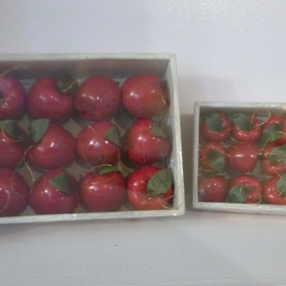 2 BOXES CRATE O' APPLES - GLOSSY RED APPLE ORNAMENTS BRADFORD FARMSw/BONUS BELL - Picture 5 of 13